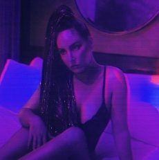 Portada del álbum "Love Me", de Krysta Youngs
