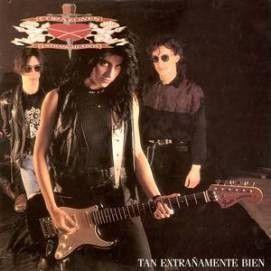 Portada de Álbum "Tan Extrañamente Bien", de Corazones Estrangulados