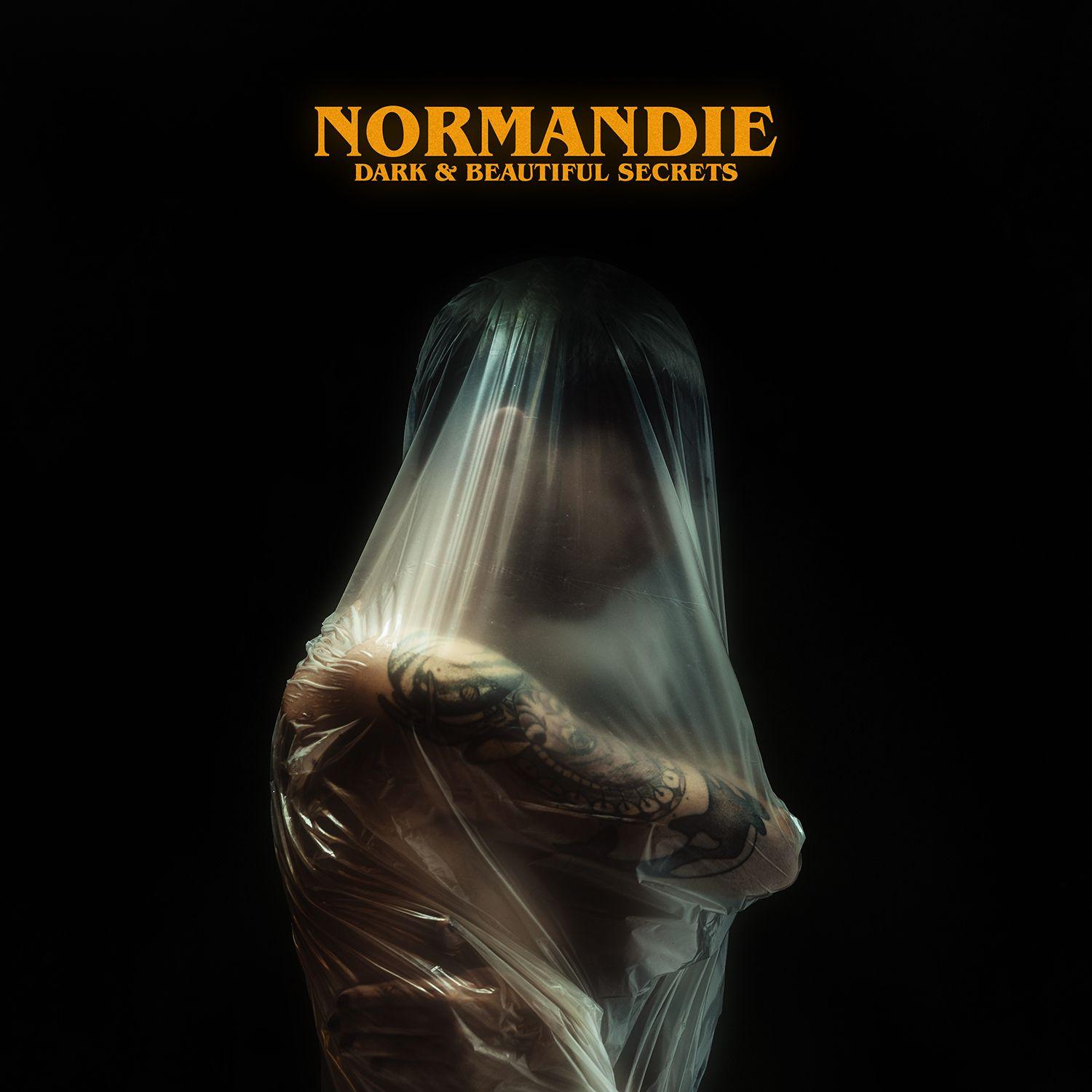 Capa do Álbum "Dark & Beautiful Secrets", de Normandie