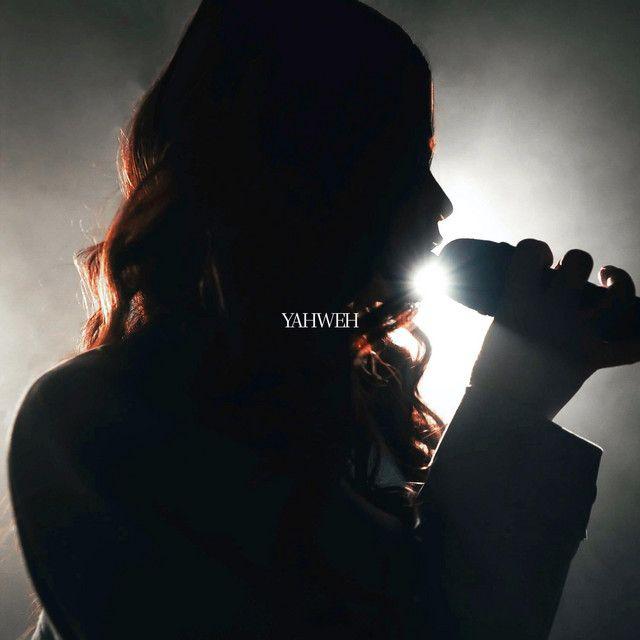 Portada de Sencillo/EP "YAHWEH (Español)", de Laila Olivera