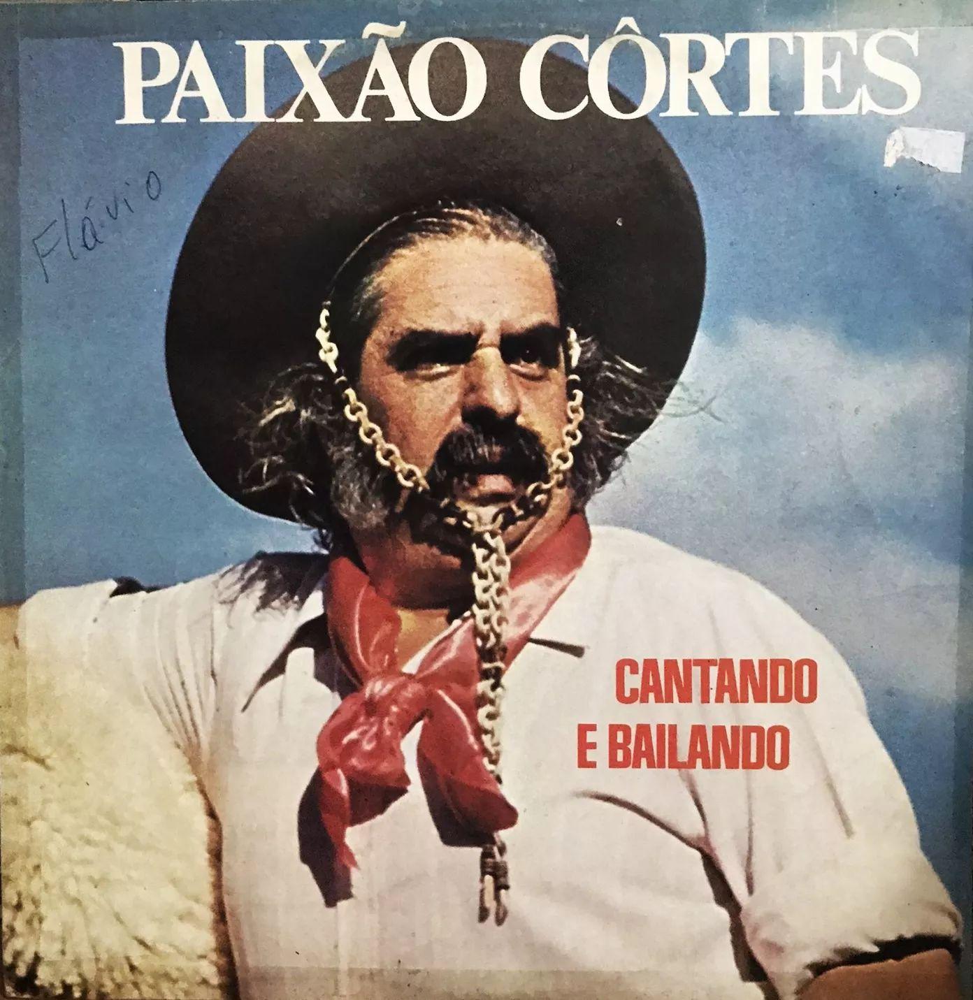 Portada de Álbum "Cantando e Bailando", de Paixão Côrtes