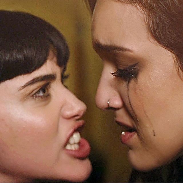 Capa do Single/EP "Here to Remind You", de Bárbara Martínez