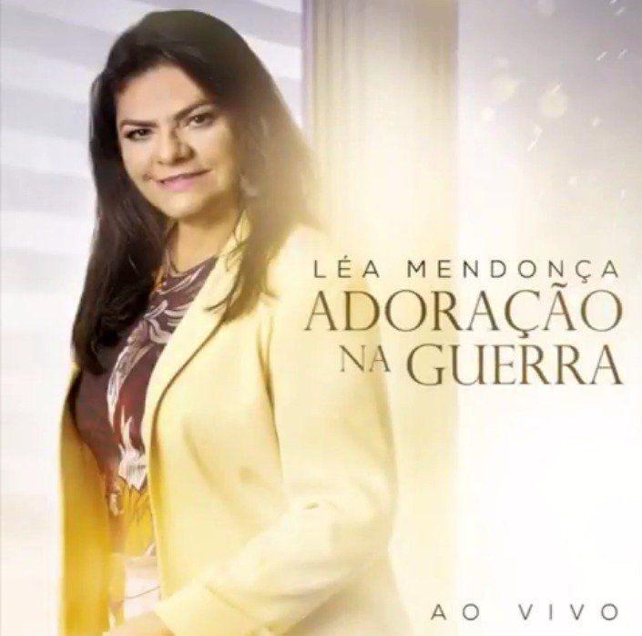 Capa do Álbum "Adoração na Guerra (Ao Vivo)", de Léa Mendonça