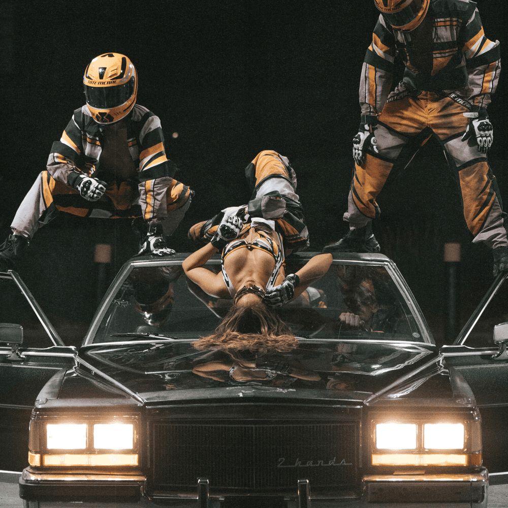 Portada de Sencillo/EP "2 hands", de Tate McRae