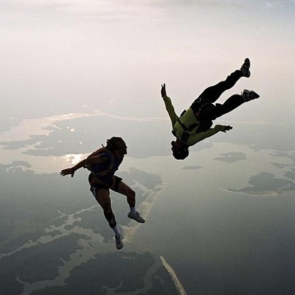 Portada de Sencillo/EP "Fly Away", de d4vd