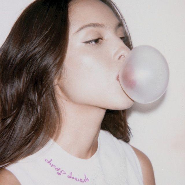 Portada del álbum "drop dead", de Olivia Rodrigo