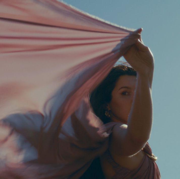 Portada de Sencillo/EP "Softly", de Alayna