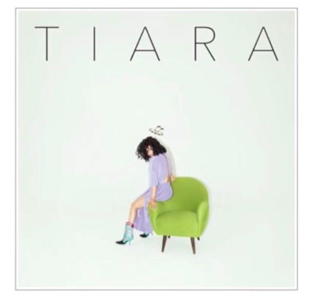 Capa do Álbum "TIARA", de Tia Ray