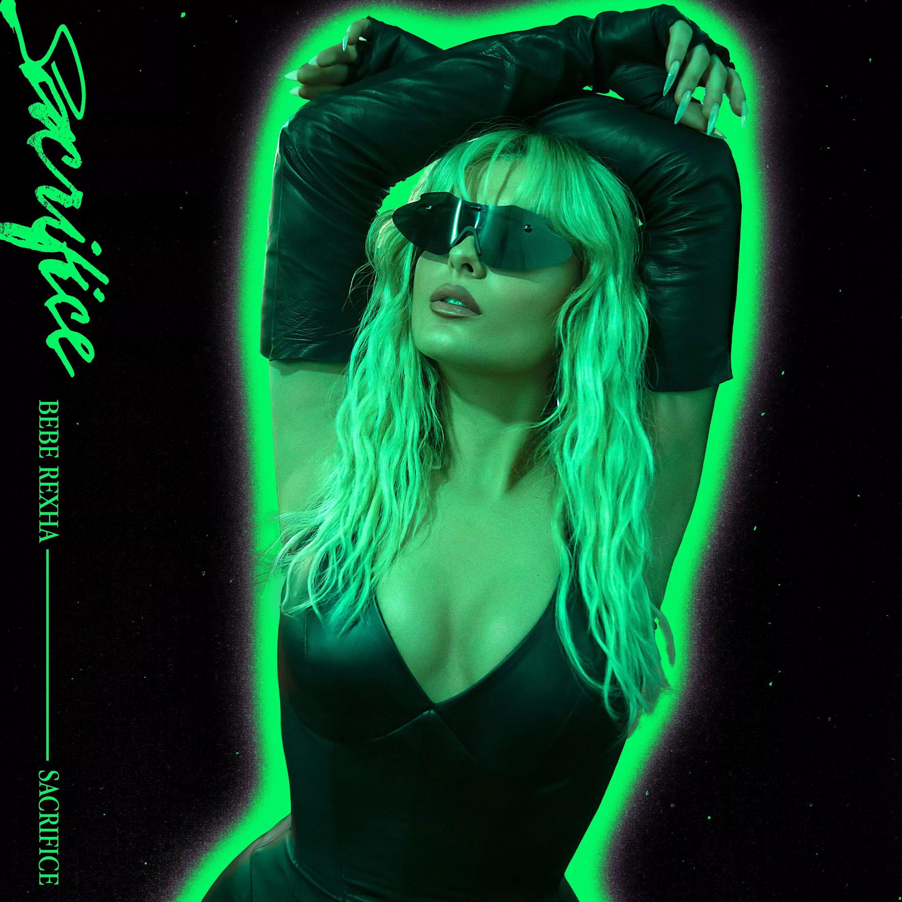Capa do álbum "Sacrifice", de Bebe Rexha
