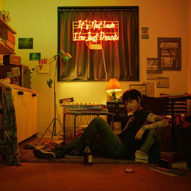 Capa do álbum "It's Not Love I'm Just Drunk", de BLOO