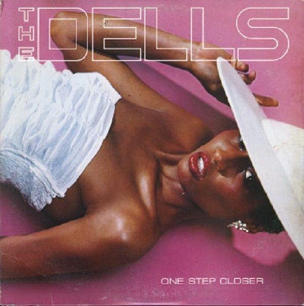 Capa do álbum "One Step Closer", de The Dells