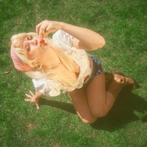 Capa do álbum "Manic Pixie Dream Girl", de Maja Francis