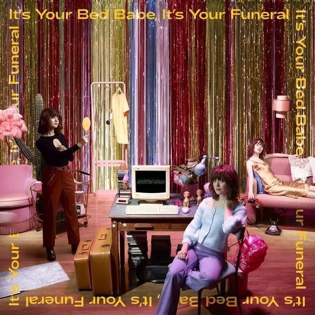 Portada de Sencillo/EP "It's Your Bed Babe, It's Your Funeral", de Maisie Peters