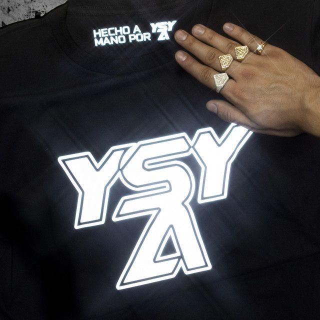 Capa do álbum "HECHO A MANO", de YSY A