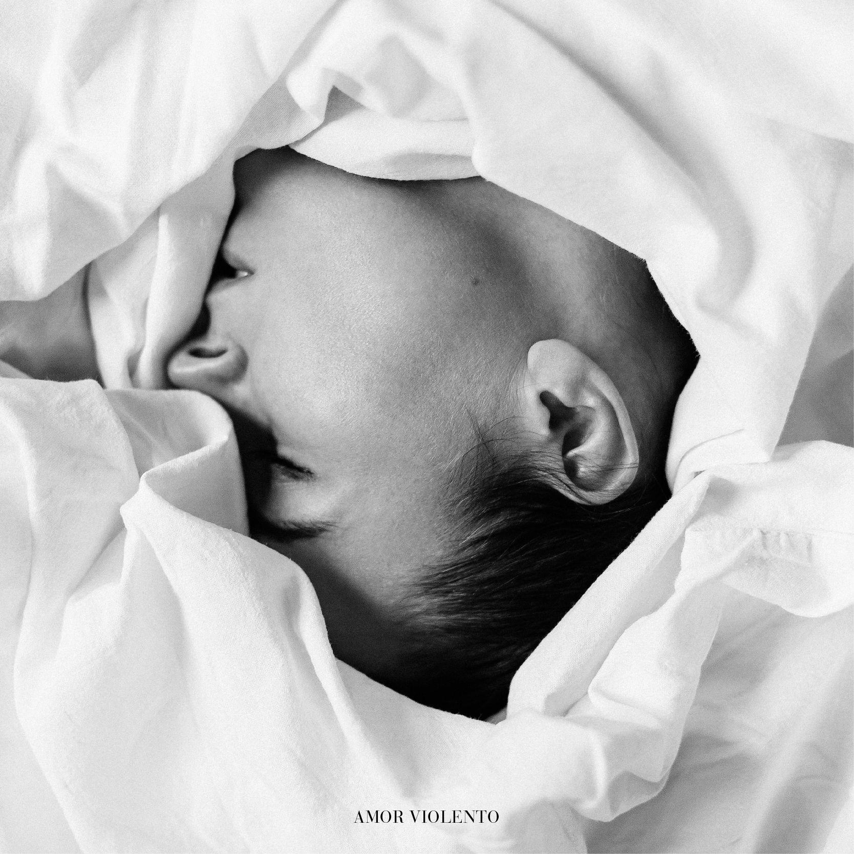 Capa do Álbum "Amor Violento", de Quarto Negro