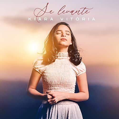 Capa do álbum "Se Levante ", de Kiara Vitória