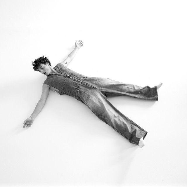 Capa do álbum "Walk Me Home...", de Benson Boone