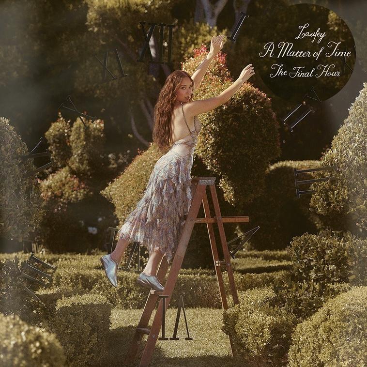 Capa do álbum "A Matter of Time: The Final Hour", de Laufey