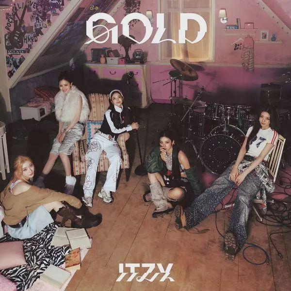 Portada del álbum "GOLD (English Version)", de ITZY