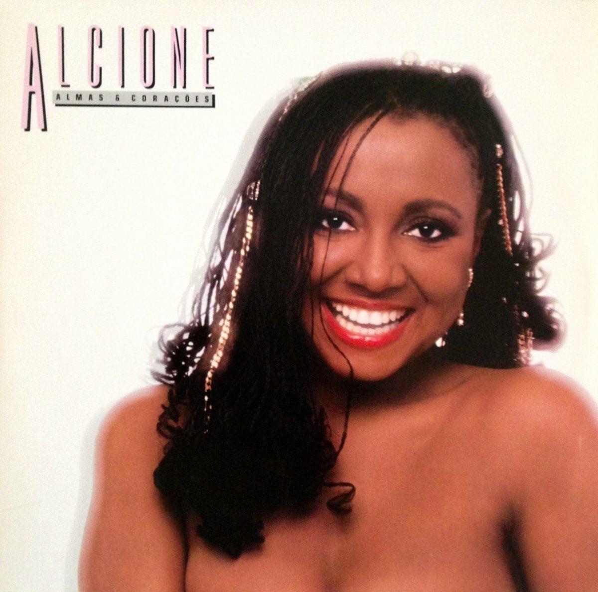 Portada del álbum "Almas & Corações", de Alcione