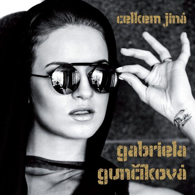 Portada de Álbum "Celkem Jiná", de Gabriela Gunčíková