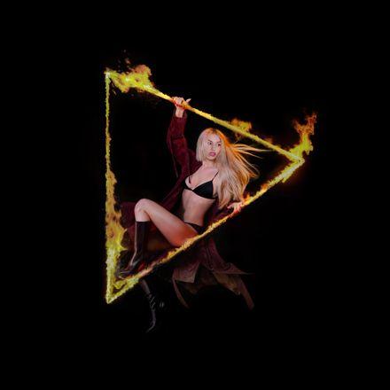 Portada del álbum "Don't Click Play", de Ava Max