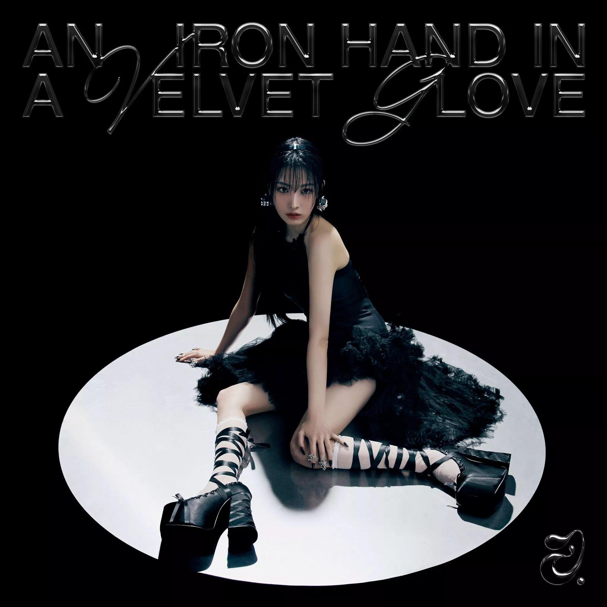 Portada de Sencillo/EP "An Iron Hand In a Velvet Glove", de Jini