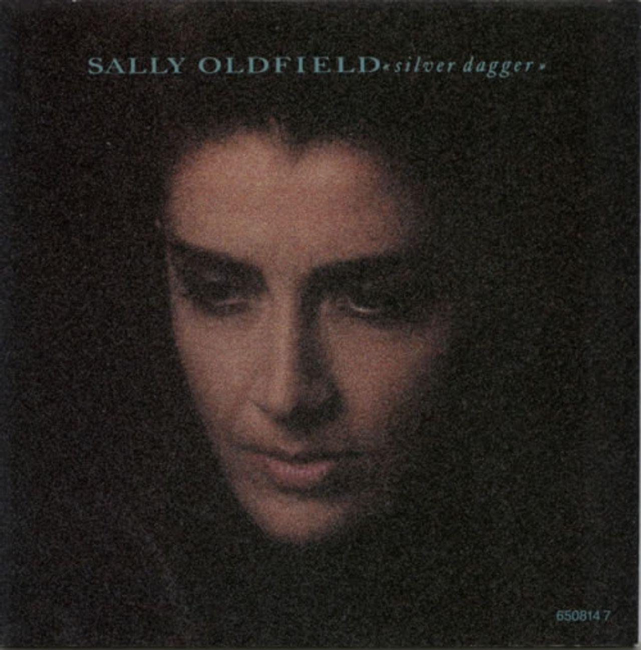 Portada del álbum "Silver Dagger", de Sally Oldfield
