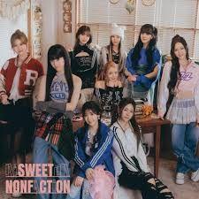 Capa do álbum "SWEET NONFICTION", de NiziU