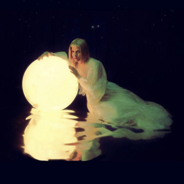 Portada del álbum "A Temporary High (Acoustic)", de AURORA