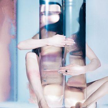 Capa do álbum "Empty Hands", de Poppy
