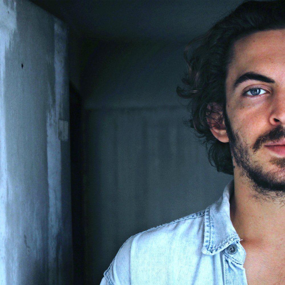 Capa do álbum "Think About It", de Dennis Lloyd