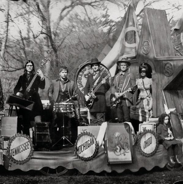 Portada de Álbum "Consolers of the Lonely", de The Raconteurs