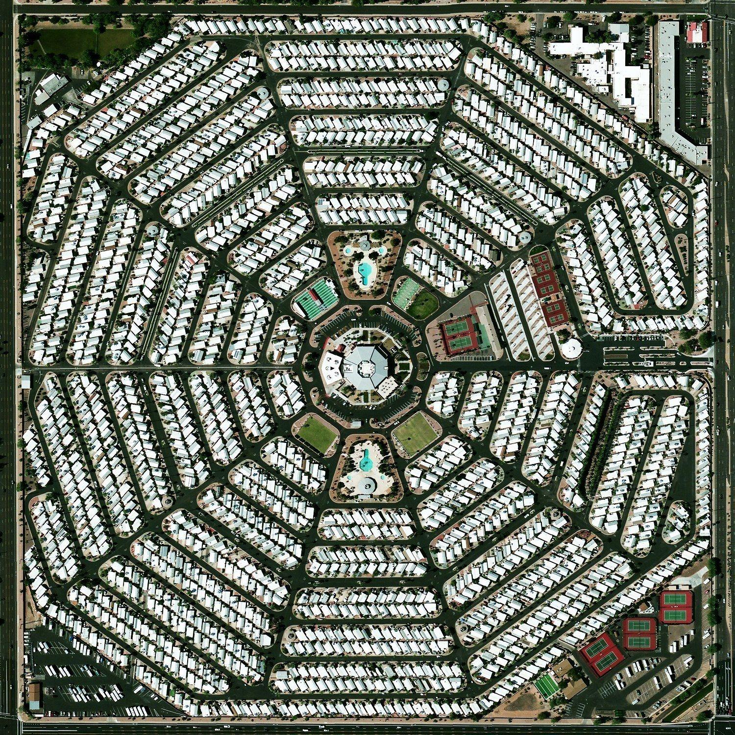 Capa do Álbum "Strangers To Ourselves", de Modest Mouse