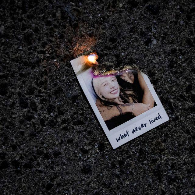 Capa do Single/EP "what never lived", de hannah bahng