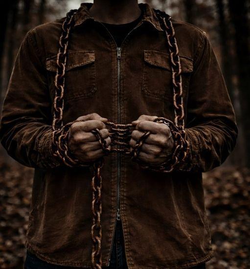 Portada del álbum "The Chain", de Arr8w