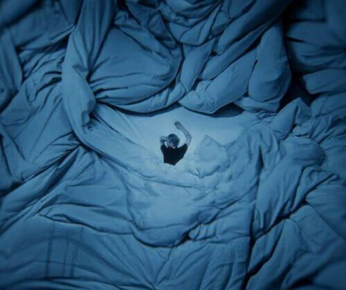 Capa do álbum "hug me tight", de BLOO