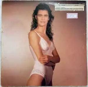 Portada del álbum "Uma Nova Mulher", de Simone