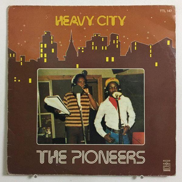 Portada de Álbum "Heavy City", de The Pioneers