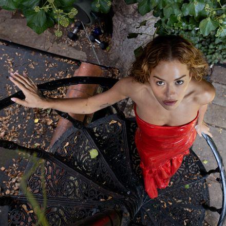 Capa do álbum "Praising You", de Rita Ora
