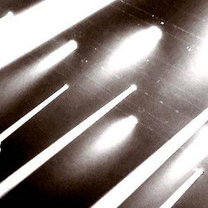 Capa do Single/EP "tudo desmorona mas eu continuo aqui", de tomate cereja