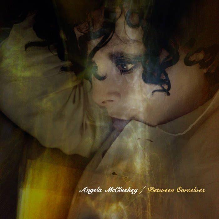 Portada del álbum "Between Ourselves", de Angela Mccluskey
