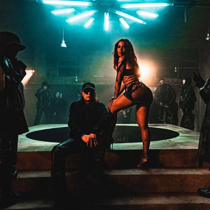 Album cover of "BELLAKEO (part. Peso Pluma)" by Anitta