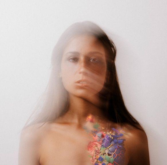 Portada de Álbum "Dores de Crescimento", de Carolina de Deus