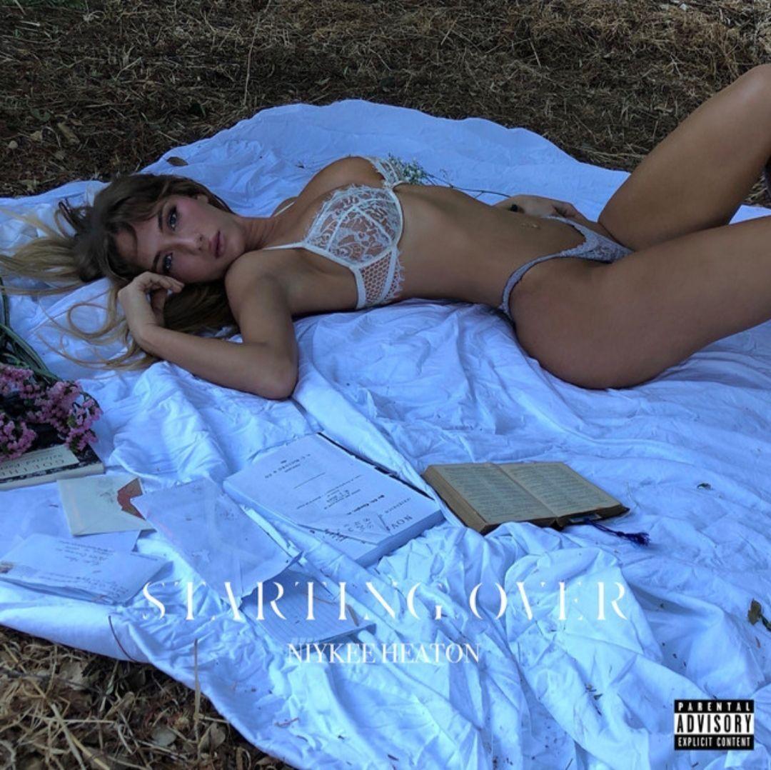 Portada de Álbum "Starting Over", de Niykee Heaton
