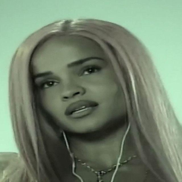 Portada de Sencillo/EP "PRETTY BITCH SUMMER", de Aleesha