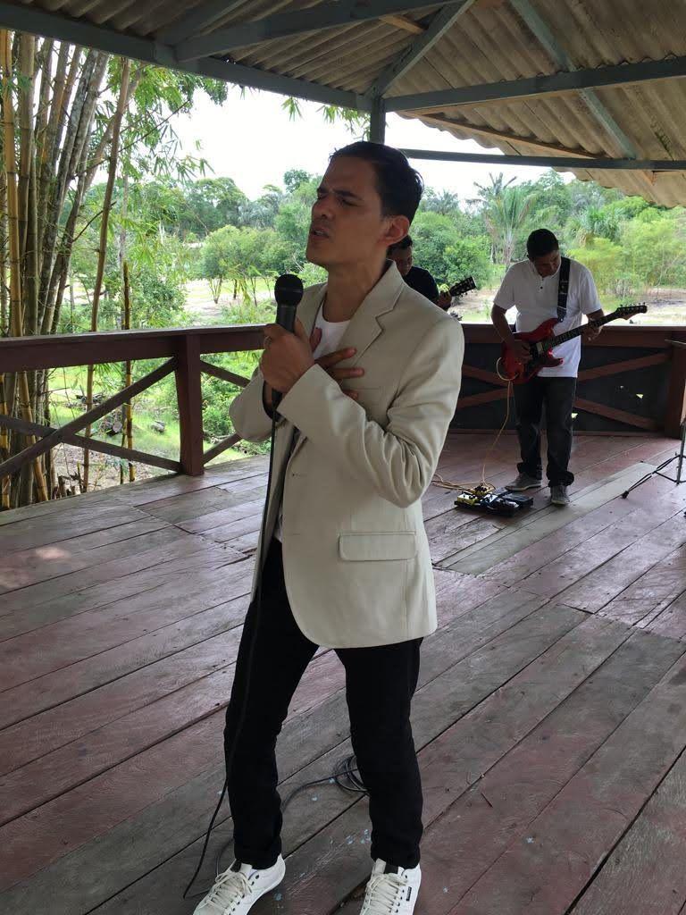 Portada de Álbum "A SENHOR E A FORÇA ", de Essência Trina