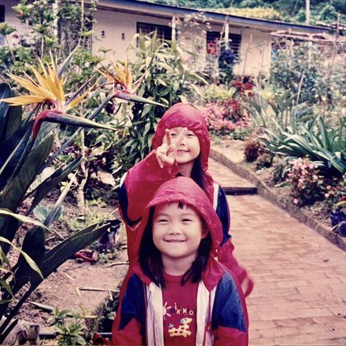 Capa do álbum "raincoat", de Ivoris