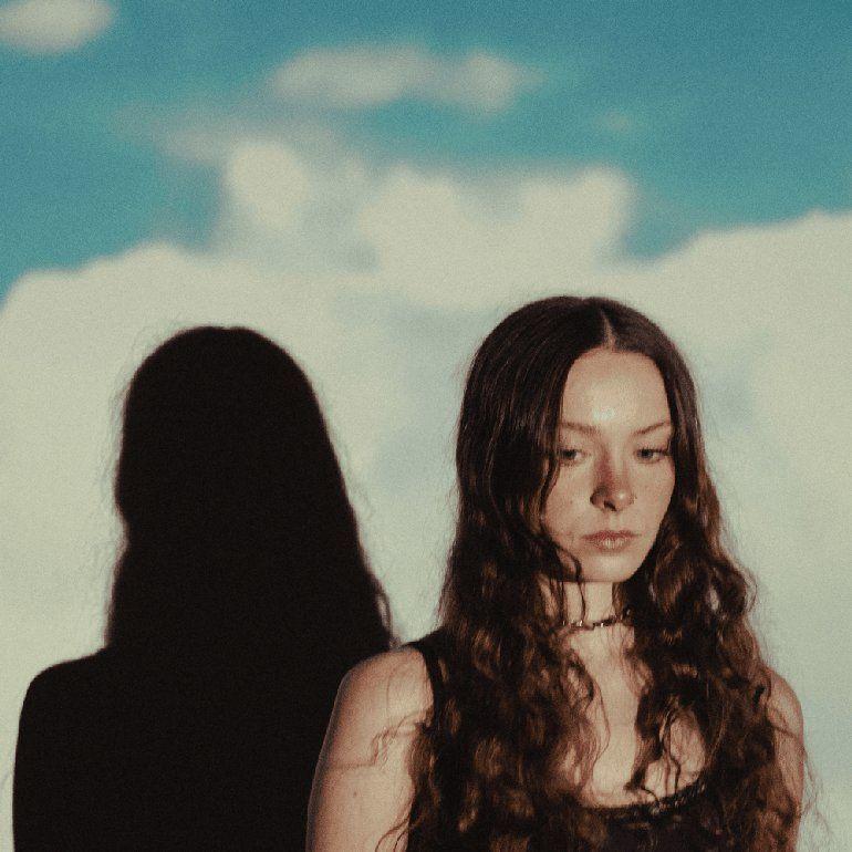 Capa do Single/EP "work in progress", de Holly Humberstone