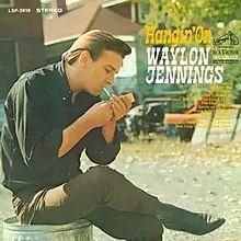 Capa do álbum "Hangin' On", de Waylon Jennings